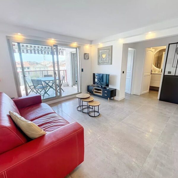 Cannes hyper center 2 bedrooms renovated with terrace, elevator, Marché Gambetta