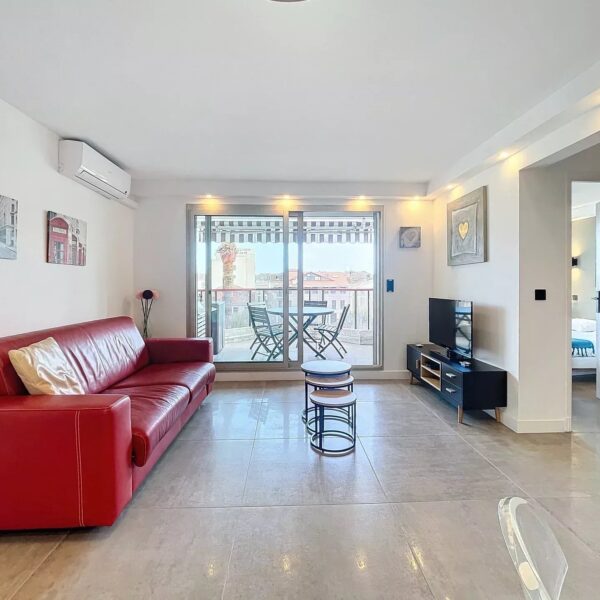 Cannes hyper centre 3 pièces rénové terrasse, ascenseur, Marché Gambetta