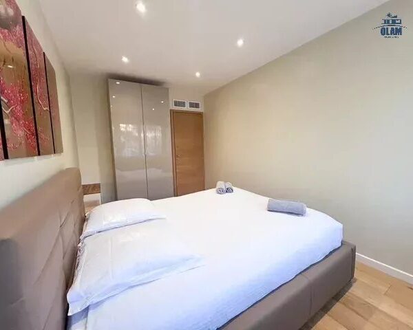 Cannes: quiet 3-bedroom apartment with parking