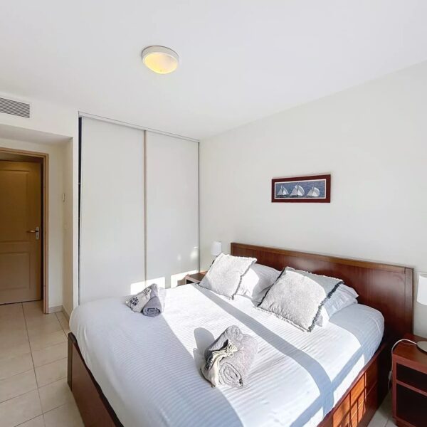 Mandelieu la Napoule : bel appartement, résidence avec piscine et parking