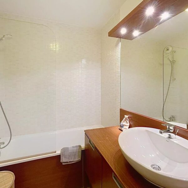 Mandelieu la Napoule: beautiful apartment, residence with swimming pool and parking