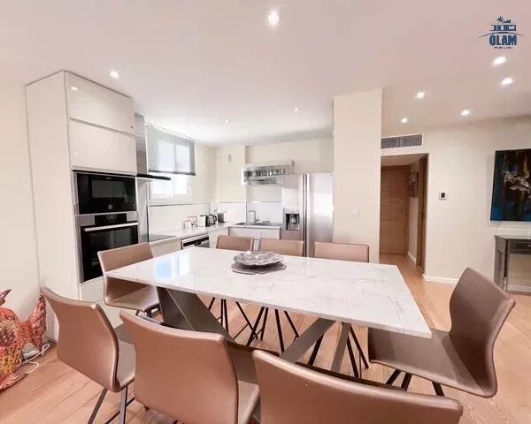 Cannes: quiet 3-bedroom apartment with parking