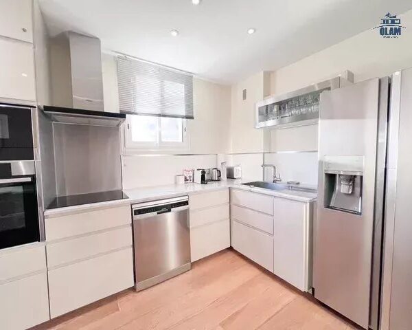 Cannes: quiet 3-bedroom apartment with parking