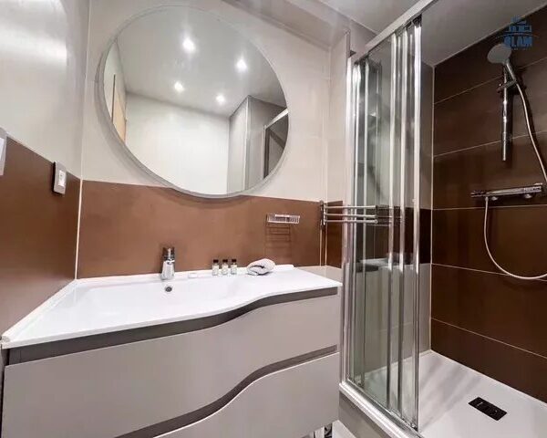 Cannes: quiet 3-bedroom apartment with parking