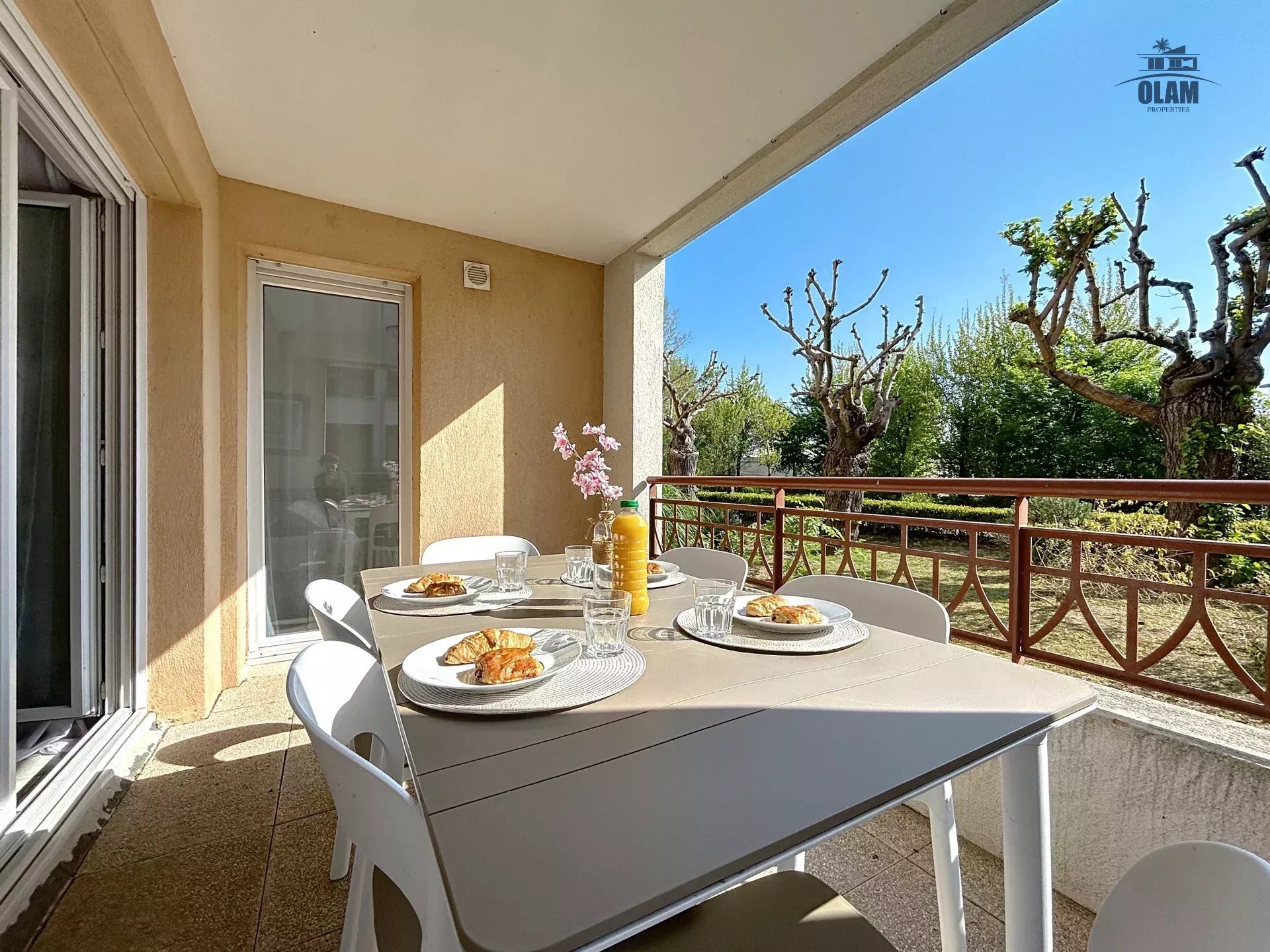 Mandelieu la Napoule : bel appartement, résidence avec piscine et parking