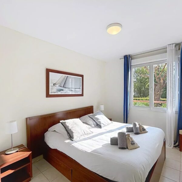 Mandelieu la Napoule: beautiful apartment, residence with swimming pool and parking