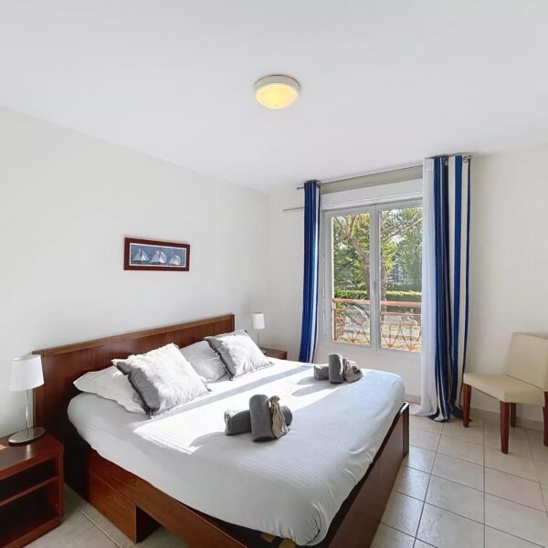 Mandelieu la Napoule: beautiful apartment, residence with swimming pool and parking