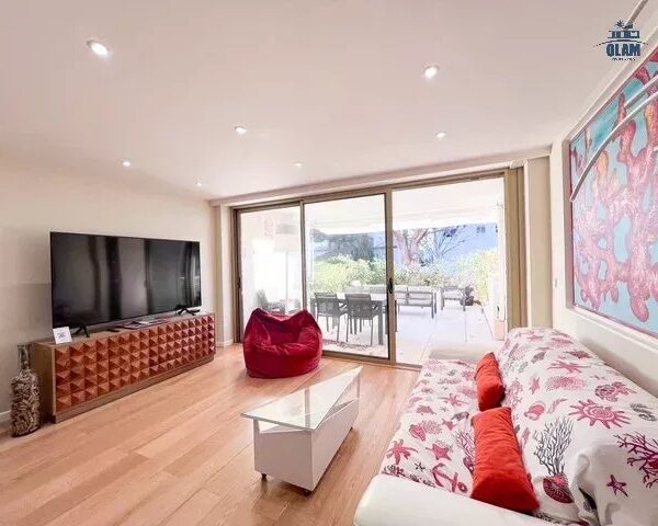 Cannes: quiet 3-bedroom apartment with parking