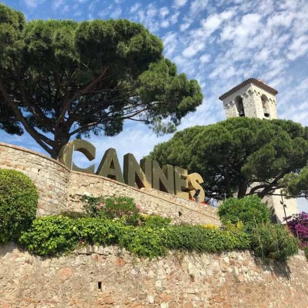 Cannes: calme, 2 pièces vue jardin avec terrasse et piscine