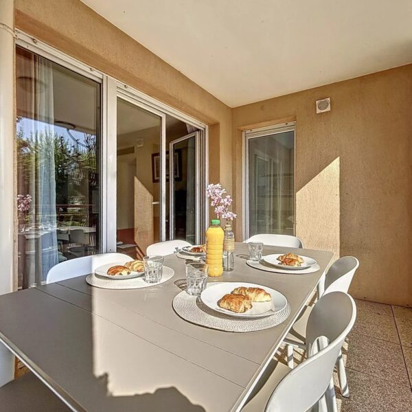 Mandelieu la Napoule : bel appartement, résidence avec piscine et parking