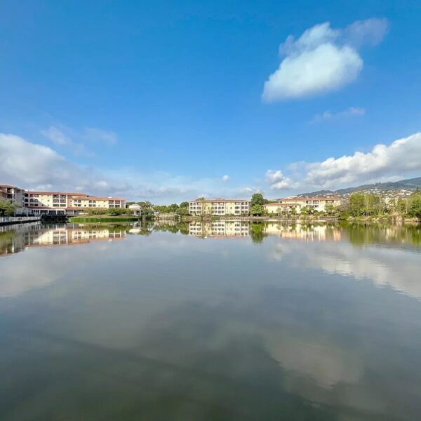 Mandelieu la Napoule : bel appartement, résidence avec piscine et parking