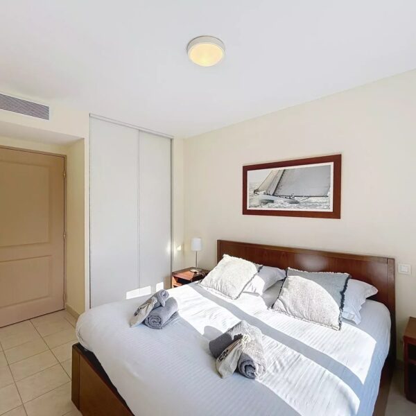 Mandelieu la Napoule : bel appartement, résidence avec piscine et parking