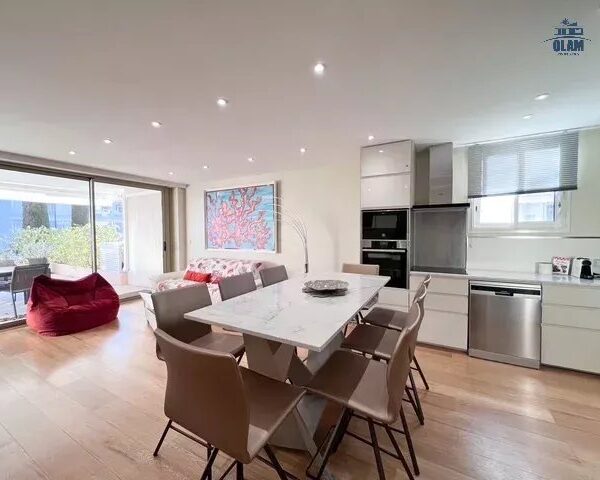 Cannes: quiet 3-bedroom apartment with parking