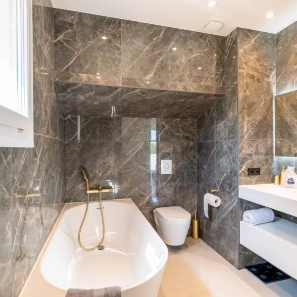 One of a kind 6 BR / 6 bath villa sauna, jacuzzi pool; just 15 mns off town