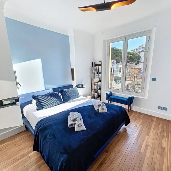 Cannes: 50 shades of blue : Modern 1BR in heart of town