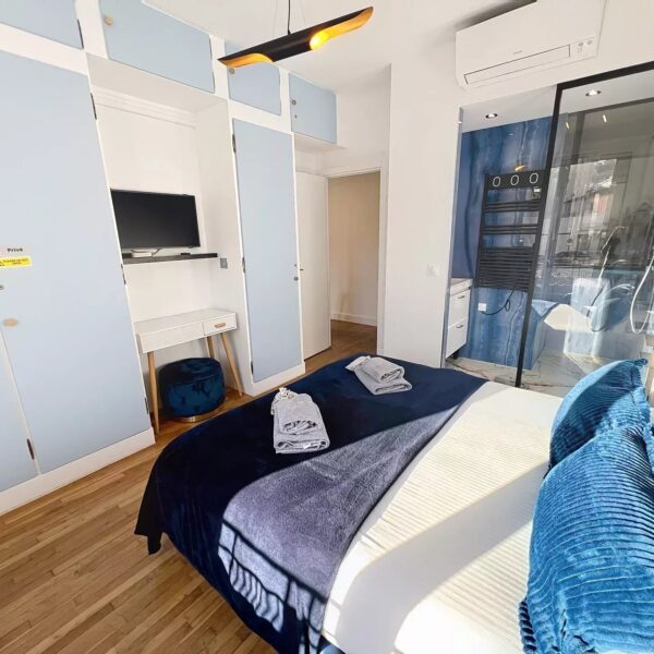 Cannes: 50 shades of blue : Modern 1BR in heart of town