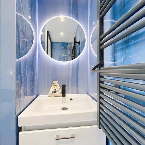 Cannes: 50 shades of blue : Modern 1BR in heart of town