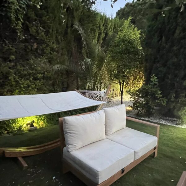 One of a kind 6 BR / 6 bath villa sauna, jacuzzi pool; just 15 mns off town