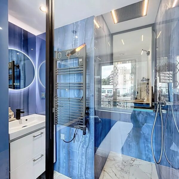 Cannes : 50 nuances de bleu – Appartement Moderne 2 pièces en centre ville