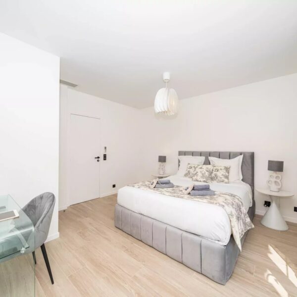 One of a kind 6 BR / 6 bath villa sauna, jacuzzi pool; just 15 mns off town