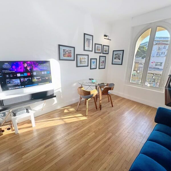 Cannes: 50 shades of blue : Modern 1BR in heart of town