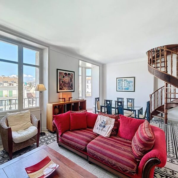 Cannes: Exceptional Wide duplex 5 BR Apartment 1 minute from the Palais + terraces