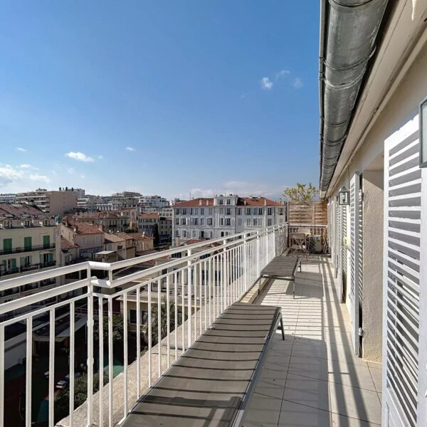 Cannes: Exceptional Wide duplex 5 BR Apartment 1 minute from the Palais + terraces