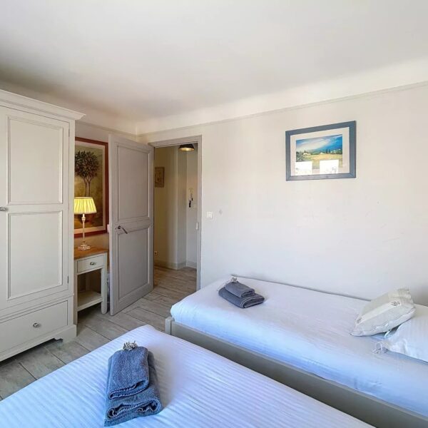 Cannes: Exceptional Wide duplex 5 BR Apartment 1 minute from the Palais + terraces