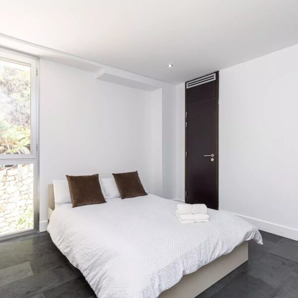 Architect-Designed Contemporary Villa – Between Biot and Valbonne