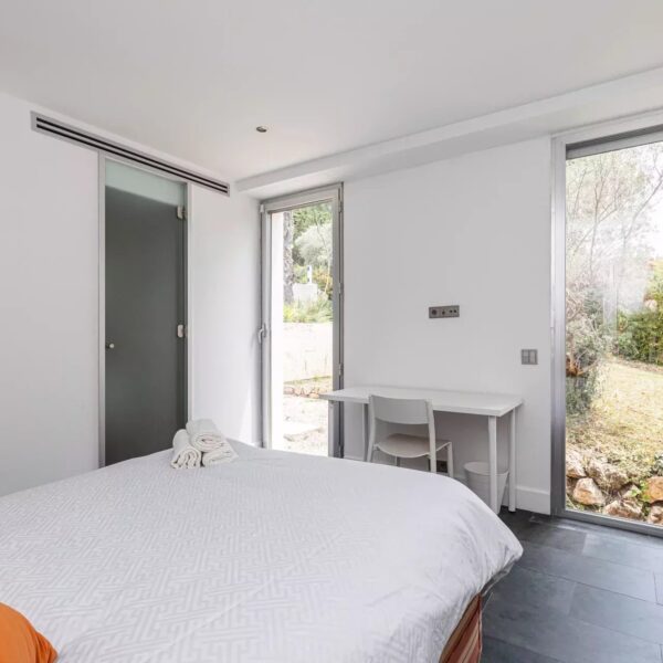 Architect-Designed Contemporary Villa – Between Biot and Valbonne