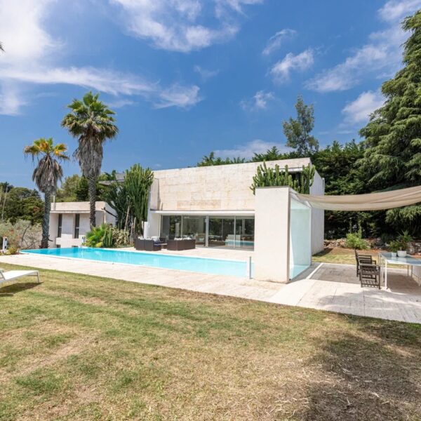 Architect-Designed Contemporary Villa – Between Biot and Valbonne