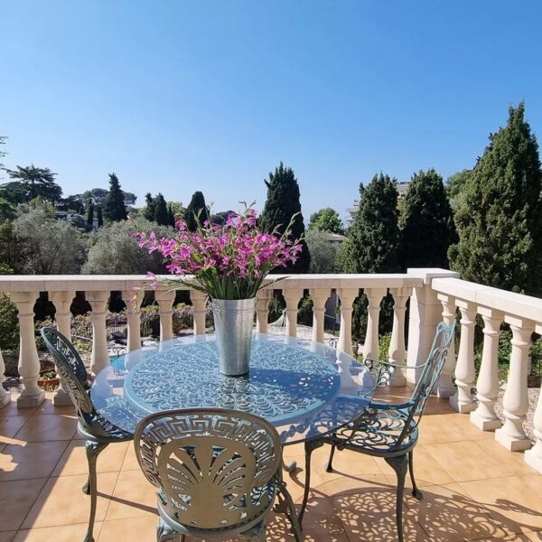 Bastide Le Cannet : 380 M2, swimming pools, terrain 2885 M2