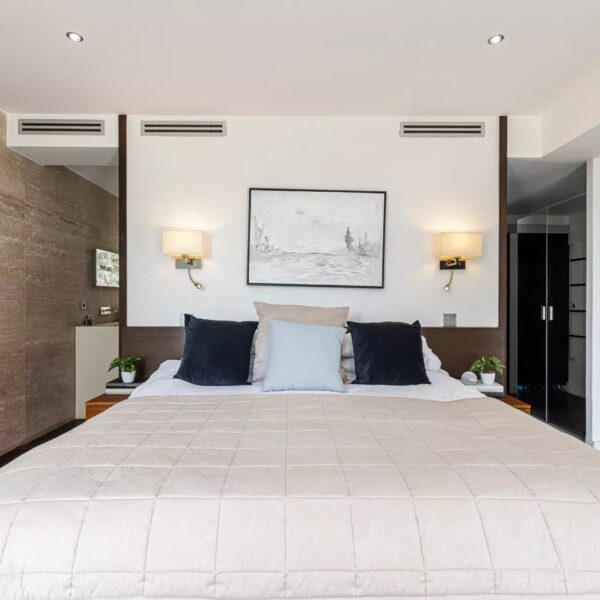 Architect-Designed Contemporary Villa – Between Biot and Valbonne