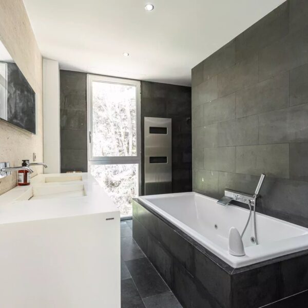 Architect-Designed Contemporary Villa – Between Biot and Valbonne