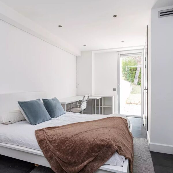 Architect-Designed Contemporary Villa – Between Biot and Valbonne