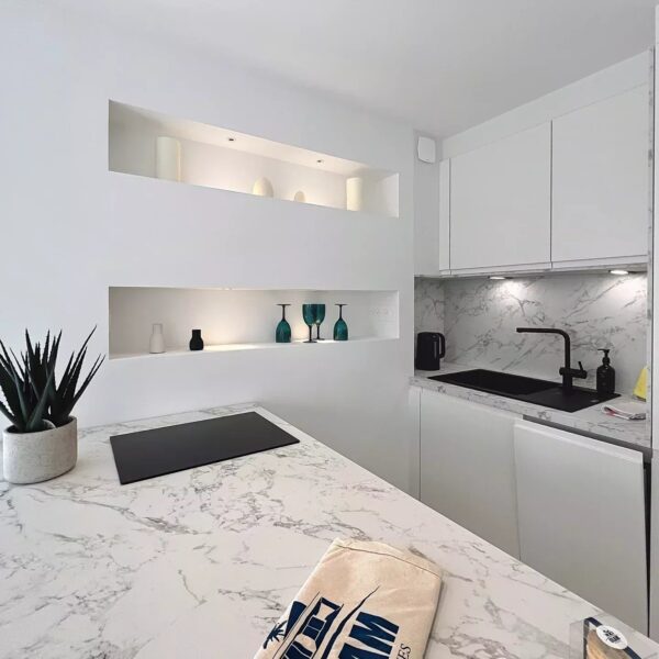 Cannes Charming 31sqm 1BDR flat, sea view, near beaches, terrace. Renovated 2025