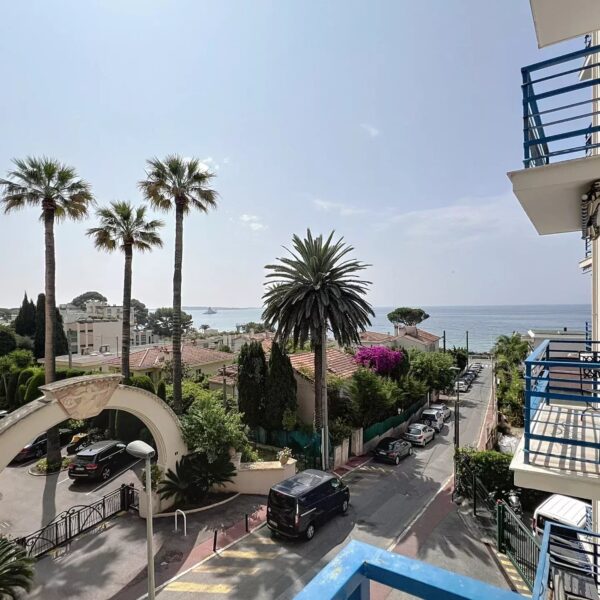Cannes Charming 31sqm 1BDR flat, sea view, near beaches, terrace. Renovated 2025