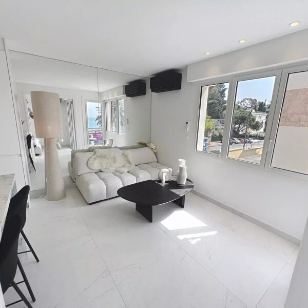 Cannes Charming 31sqm 1BDR flat, sea view, near beaches, terrace. Renovated 2025