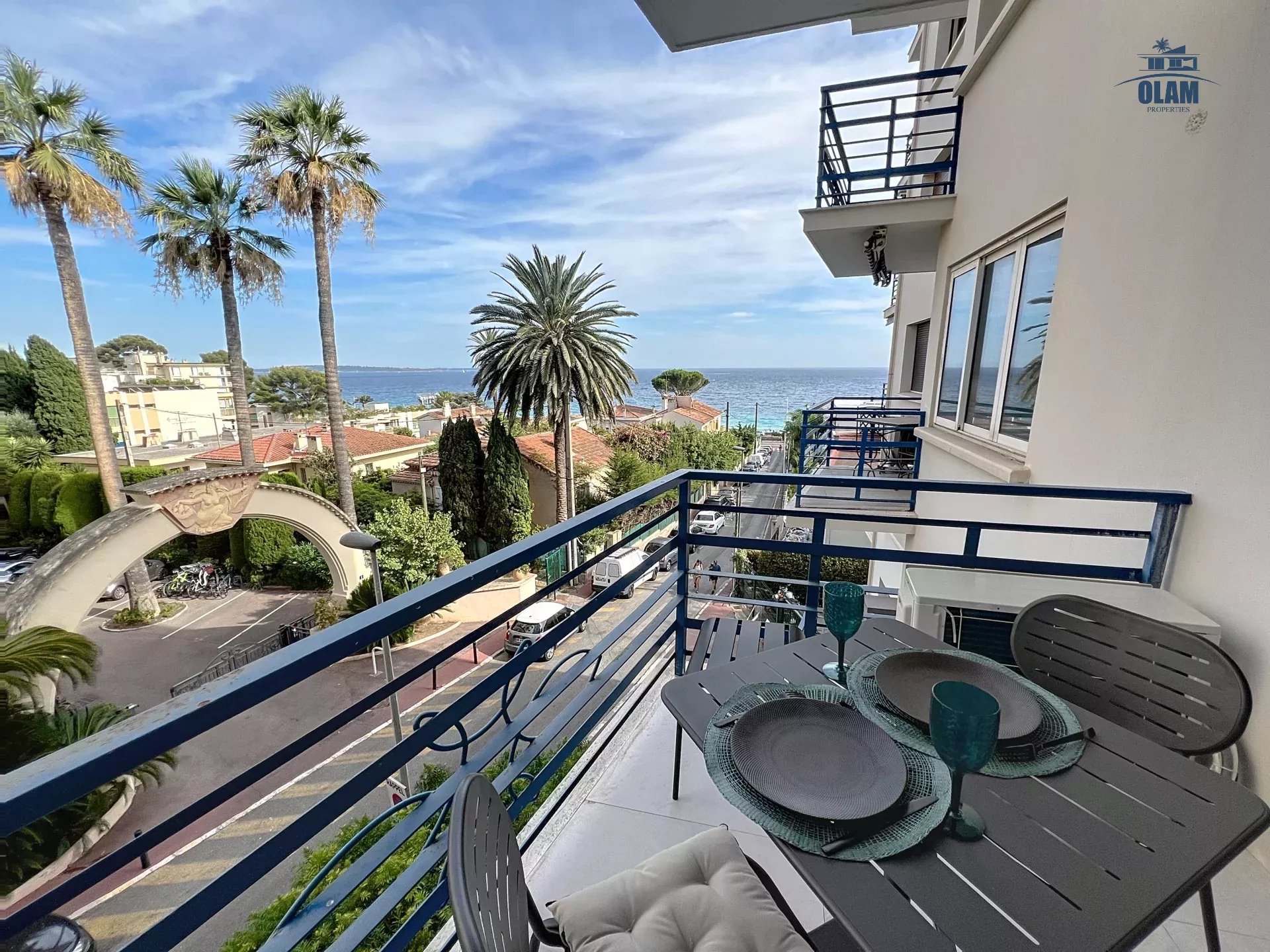 Cannes Charming 31sqm 1BDR flat, sea view, near beaches, terrace. Renovated 2025