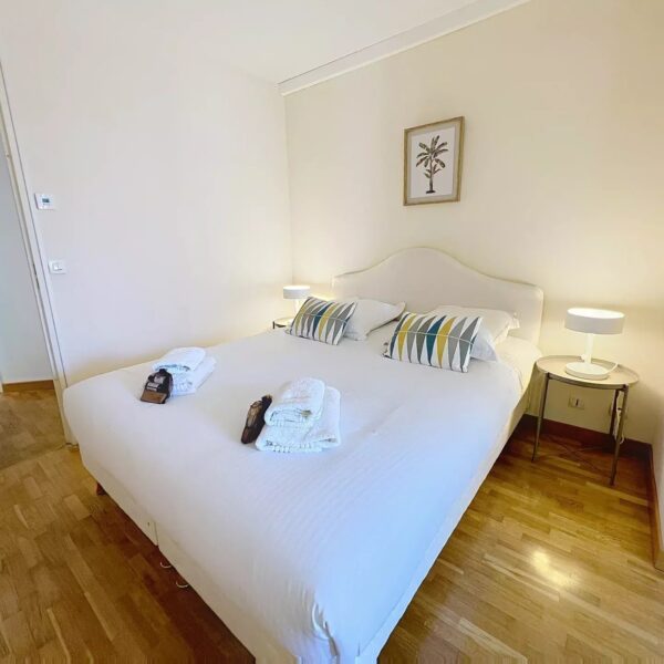 Cannes – Rue d’Antibes • Elegant One-Bedroom Apartment with Spacious Furnished Terrace, Absolute Peace in the City Center
