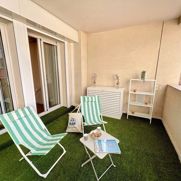 Cannes – Rue d’Antibes • Élégant 2 pièces avec grande terrasse aménagée, au calme absolu