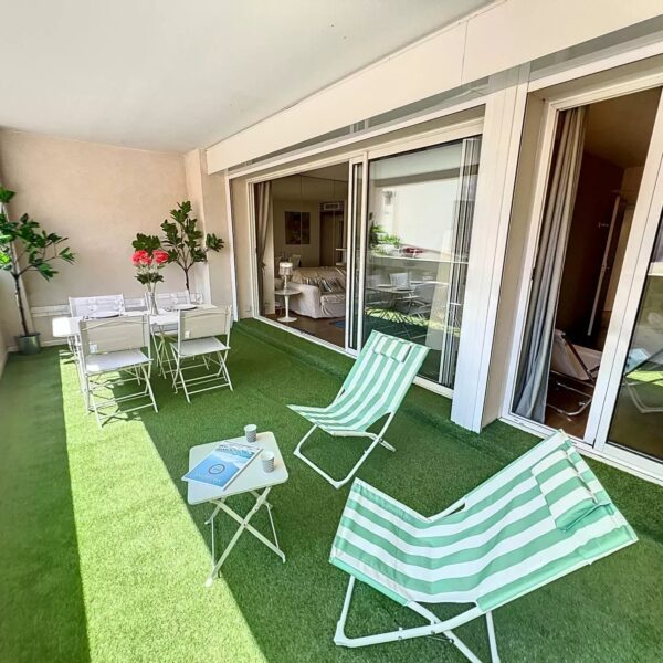 Cannes – Rue d’Antibes • Élégant 2 pièces avec grande terrasse aménagée, au calme absolu