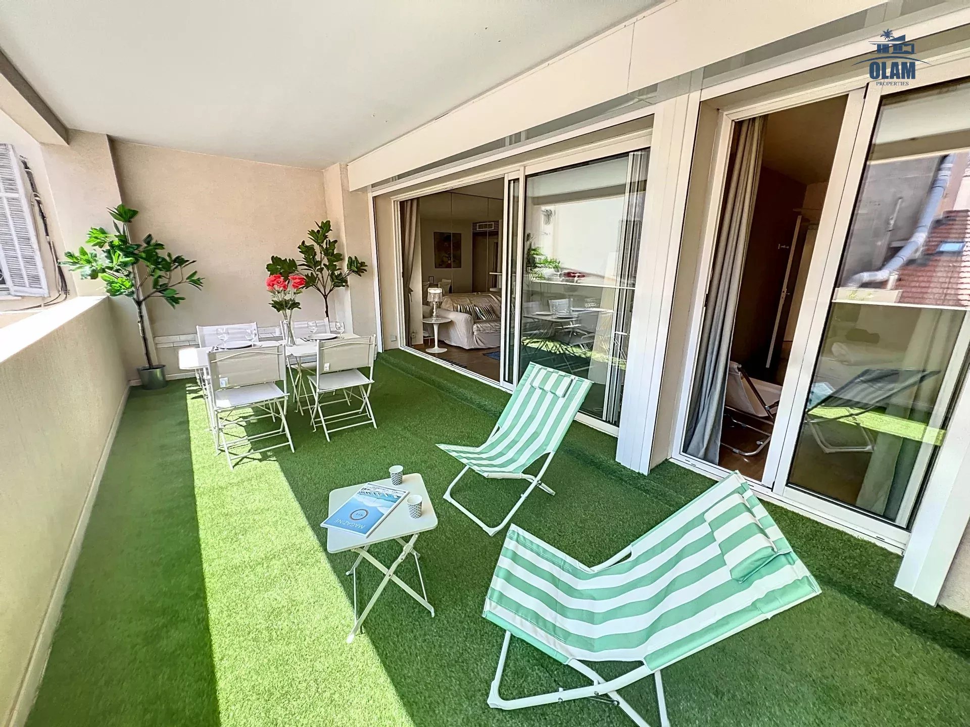 Cannes – Rue d’Antibes • Élégant 2 pièces avec grande terrasse aménagée, au calme absolu