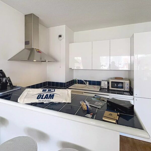 Cannes – Rue d’Antibes • Elegant One-Bedroom Apartment with Spacious Furnished Terrace, Absolute Peace in the City Center