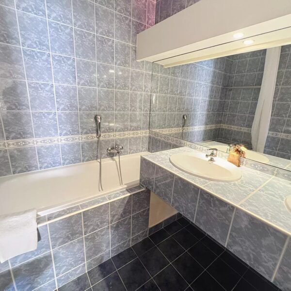 Cannes – Rue d’Antibes • Elegant One-Bedroom Apartment with Spacious Furnished Terrace, Absolute Peace in the City Center