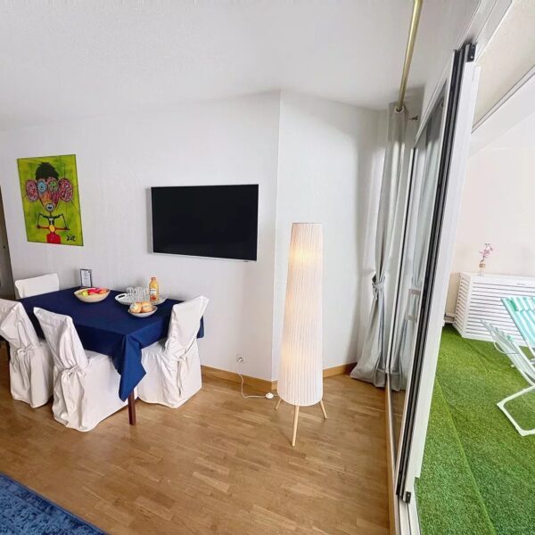 Cannes – Rue d’Antibes • Elegant One-Bedroom Apartment with Spacious Furnished Terrace, Absolute Peace in the City Center