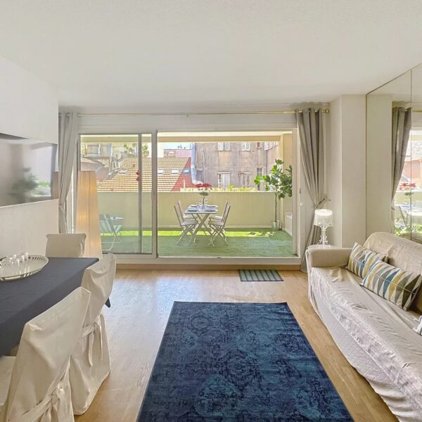 Cannes – Rue d’Antibes • Elegant One-Bedroom Apartment with Spacious Furnished Terrace, Absolute Peace in the City Center