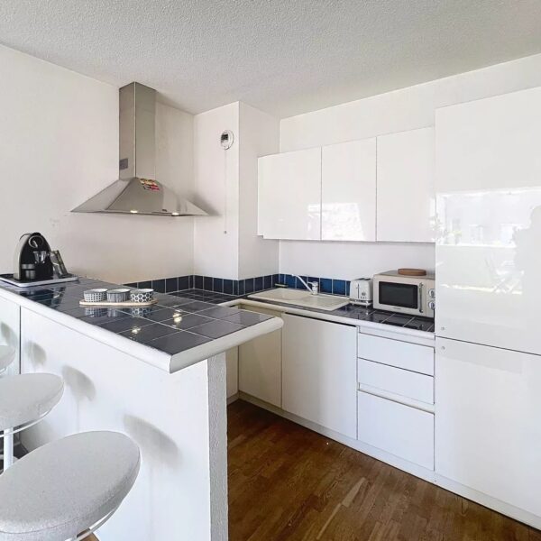 Cannes – Rue d’Antibes • Elegant One-Bedroom Apartment with Spacious Furnished Terrace, Absolute Peace in the City Center