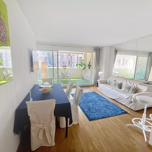 Cannes – Rue d’Antibes • Elegant One-Bedroom Apartment with Spacious Furnished Terrace, Absolute Peace in the City Center