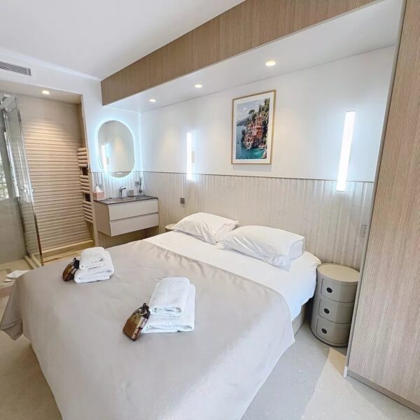 Gray d’Albion – Co Exclusive – Splendid 2BDR apartment with terrace and side sea view